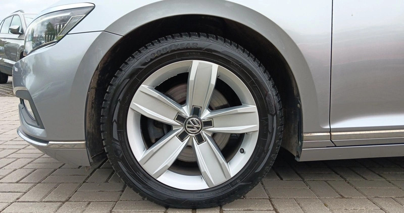Volkswagen Passat cena 95900 przebieg: 144399, rok produkcji 2019 z Opoczno małe 781
